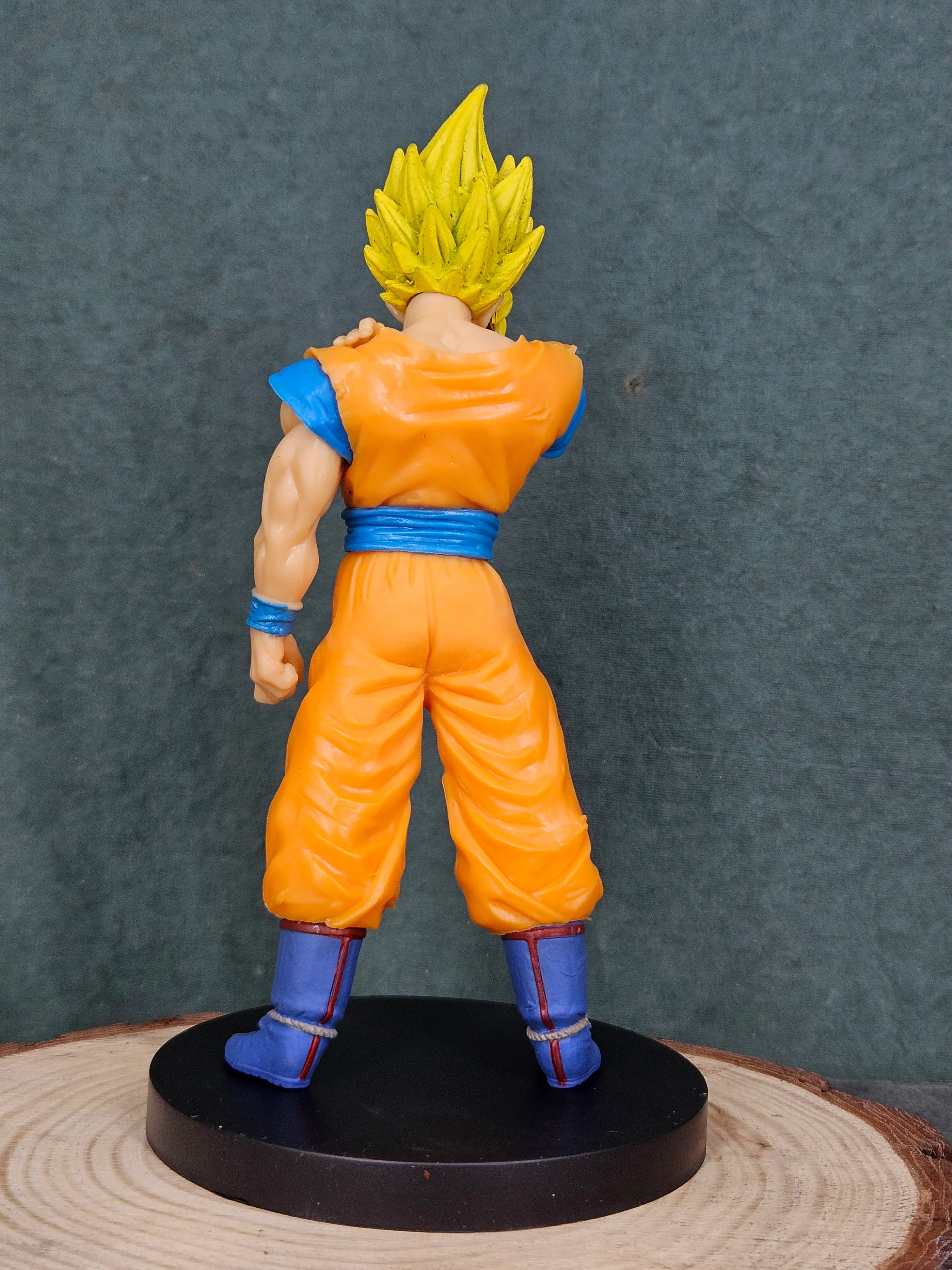 Super Saiyan Son Goku Pre-Battle Warm-Up Action Figure (23 Cm Height) - Dragon Ball Z - Image 3
