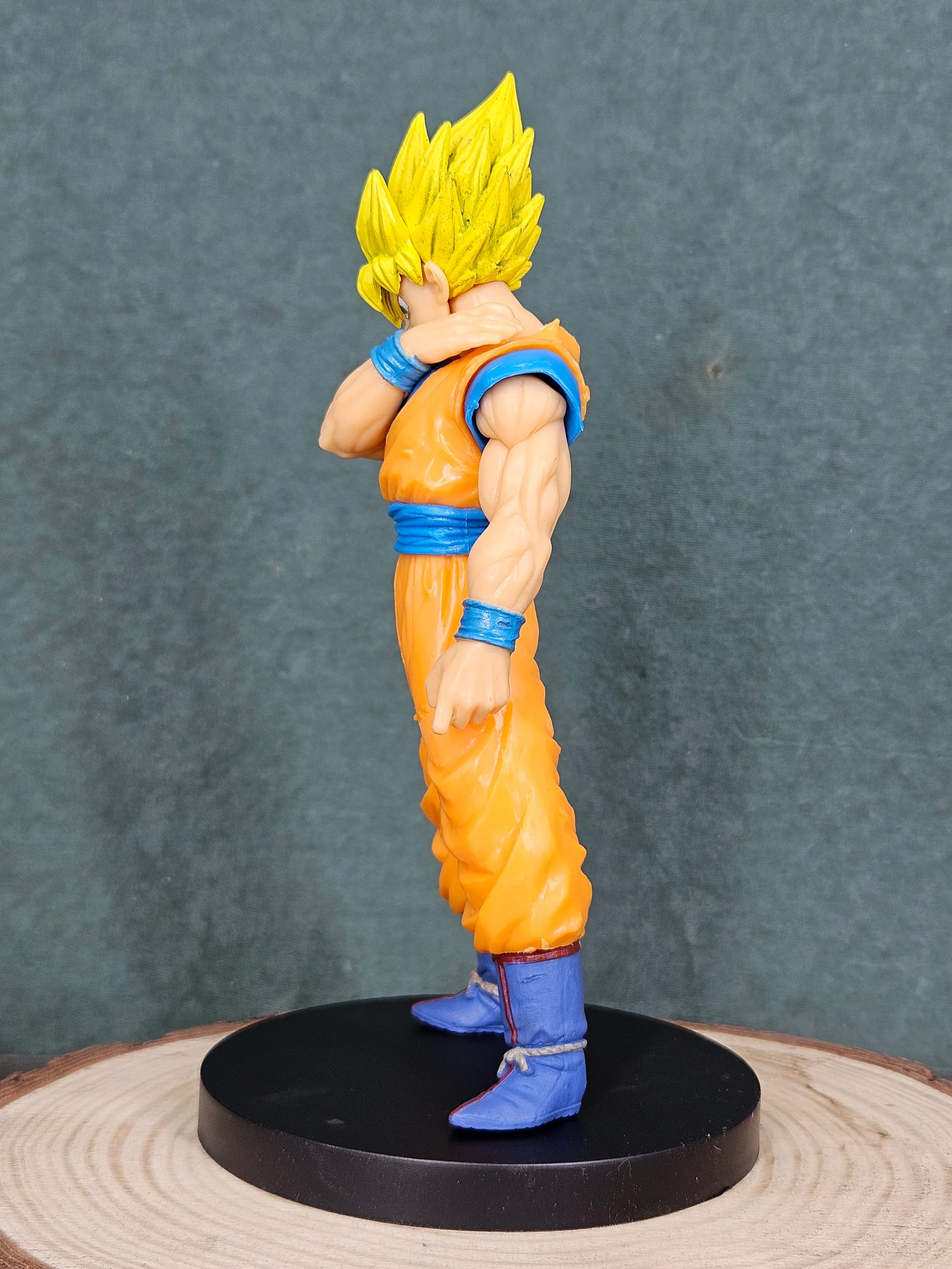 Super Saiyan Son Goku Pre-Battle Warm-Up Action Figure (23 Cm Height) - Dragon Ball Z - Image 4