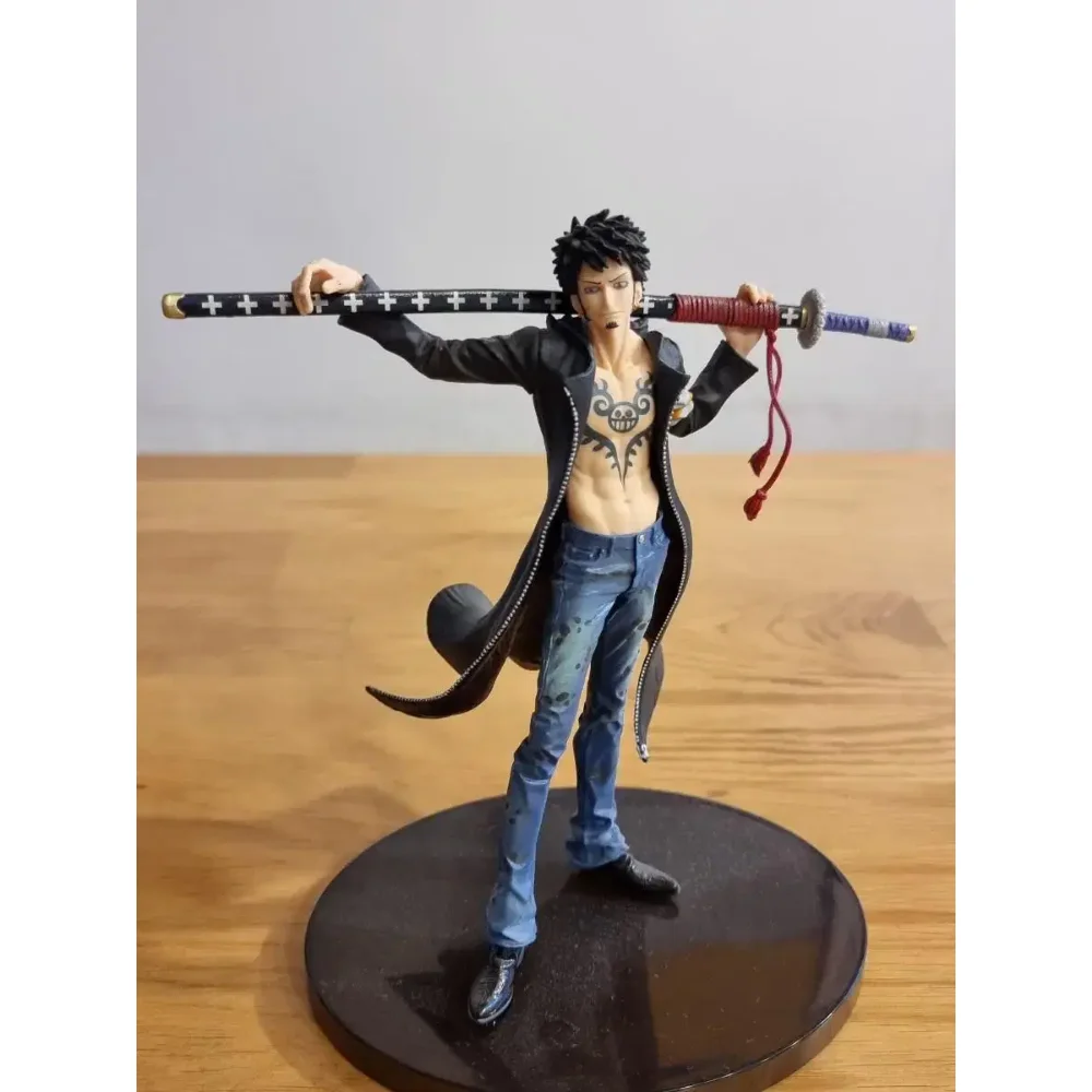 Trafalgar Law Standing Pose Action Figure (20 Cm Height) - One Piece - Image 3